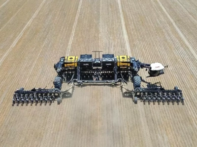 Potężny nośnik narzędzi do prac polowych Nexat: szeroka powierzchnia robocza i zaawansowana automatyzacja pracy