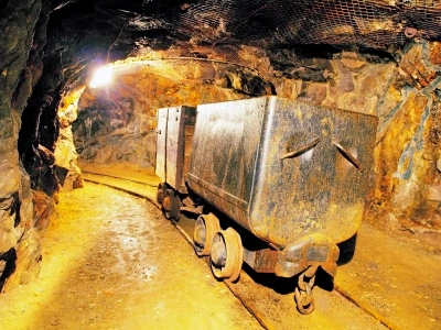 Groźby, ukryty tunel i tajne służby. Tak szukano złotego pociągu