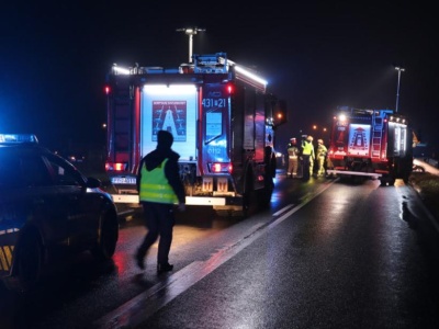 Zderzenie trzech samochodów osobowych 