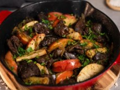 Sprawdzony przepis babci na wątróbkę z jabłkiem i cebulą. Po prostu palce lizać