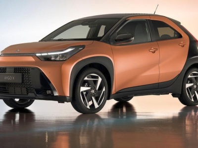 Hybrydowa Toyota Aygo X wchodzi do Polski. A to oznacza... duże rabaty na poprzednika