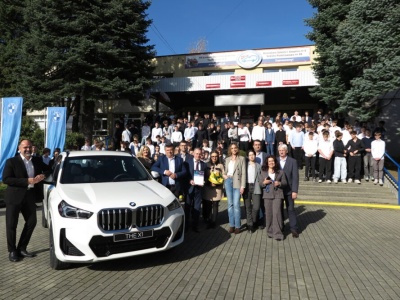 Nowe BMW X1 dla bielskiej „Samochodówki”! ZSSiO w elitarnym programie BMW dla szkół