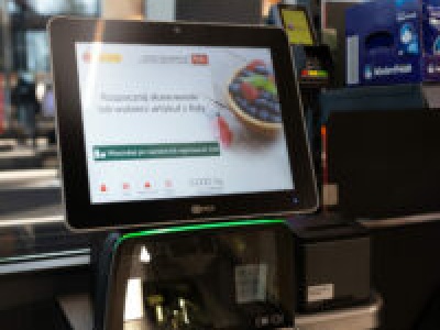 Biedronka: Kasa samoobsługowa uratowała klienta. Uważaj na wagę!
