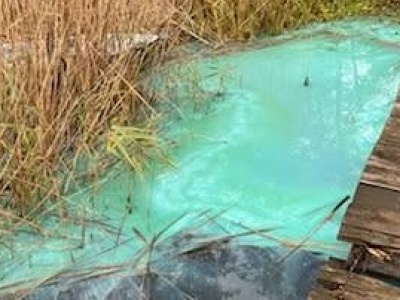 Nowe fakty ws. substancji na Jeziorze Wieldządzkim. To zanieczyszczenie chemiczne, trwają prace służb