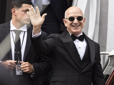 Jeff Bezos sprzedaje akcje Amazona. Miliarder próbuje podreperować budżet po weselu?