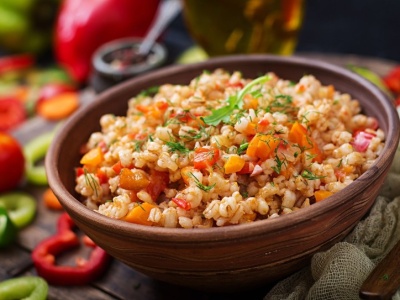 Została ci kasza z obiadu? Zamiast wyrzucać, zrób z niej pyszne danie