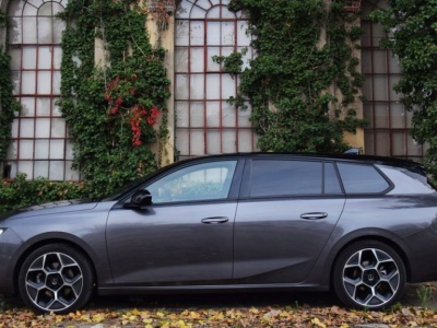 Kompaktowe kombi z dieslem to rozsądek i godność. Pali niecałe 5 litrów