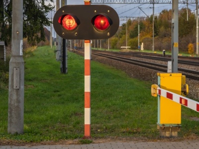 Miasto na Mazurach tonie w korkach! Przejazd kolejowy zamyka się co kilka minut