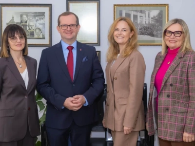 Nowoczesne pielęgniarstwo: GUMed prezentuje model opieki przejściowej podczas wizyty wiceministry zdrowia