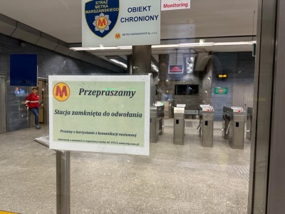 Wypadek na stacji Metro Centrum. Uruchomiono zastępcze autobusy