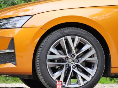 Skoda Octavia pokonała Toyotę Corollę. Sprawdzamy najnowsze cenniki — trwa wojna cenowa