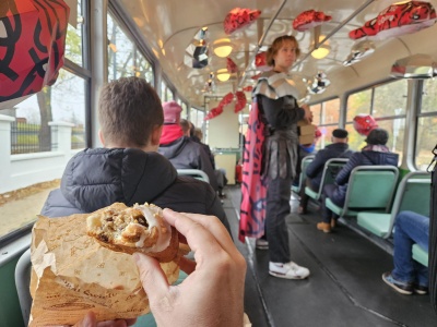 Rogalowy tramwaj jedzie przez Polskę. Szkoda, że nie do Krakowa