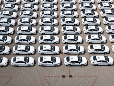 Sprzedaż nowych samochodów osobowych w Polsce – znakomity październik 2025