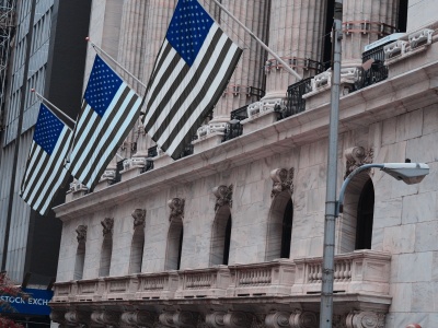 Długi konsumentów w USA biją rekordy. 'Życie po amerykańsku’. Są nowe dane z Fed