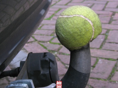 To dlatego tak wiele osób umieszcza piłki tenisowe na hakach holowniczych. Przydatna funkcja