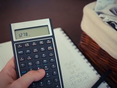 Możliwa kilkumiesięczna przerwa w obniżkach stóp procentowych