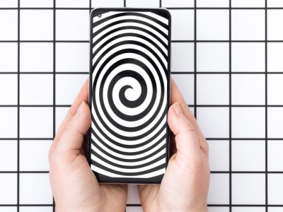 Nieustannie scrollujesz telefon? Prawdopodobnie za mało zarabiasz