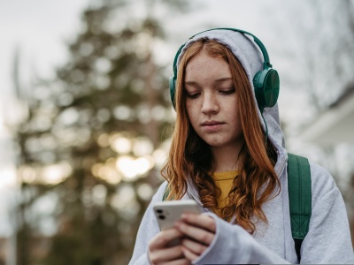 Dlaczego rodzice nie uczą dzieci obowiązków domowych? Nauka gotowania i pieczenia odeszły do lamusa