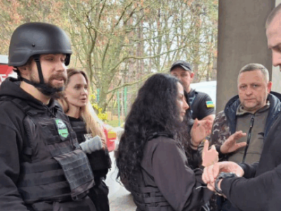 Scena jak z filmu. Angelina Jolie przybyła do Chersonia! (WIDEO)