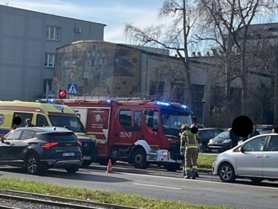 Ciepły listopad, szybka jazda i brak ostrożności. Zderzenie motocykla z samochodem