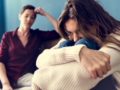 Toksyczna matka i dorosłe dziecko. Jak przerwać schemat, który ciągnie się latami?