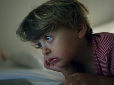 Ten nawyk rodzica niszczy pewność siebie dziecka szybciej niż hejt w internecie