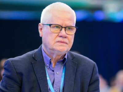 „Jazda na gapę może się przez jakiś czas udawać, ale kończy się upadkiem”. Prof. Jerzy Hausner gorzko o polskim biznesie