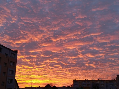 „CHMURY KOŃCA ŚWIATA” ZAWISŁY NAD NAMI