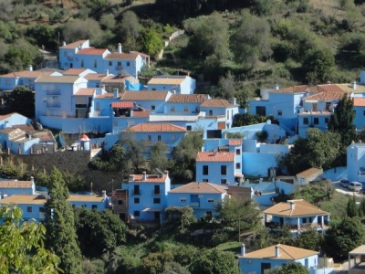 Niebieska wioska zachwyca turystów. Jak powstała wyjątkowa Wioska Smerfów?