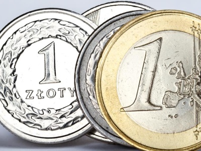 Co powie prezes Glapiński? Złoty czeka w gotowości, a dolar tanieje