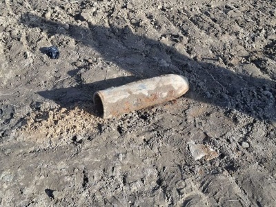 Niebezpieczne znalezisko w Bronowicach. Podczas budowy drogi odkryto pocisk z II wojny światowej