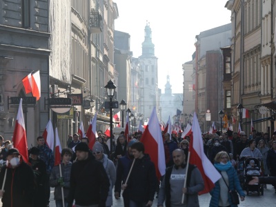 Kraków świętuje niepodległość. Defilada, grochówka i mobilna strzelnica przy Barbakanie