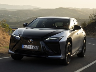 Podatek od samochodów elektrycznych. Padła kwota za kilometr po lewej stronie