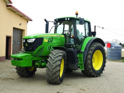 Ile nowych ciągników rolnicy kupili w październiku 2025 r.? Które modele wybierali?