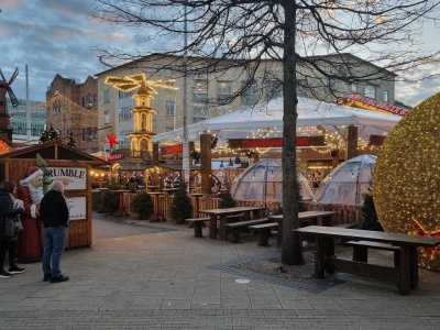 Blisko Londynu, zimą przyciąga turystów jak magnes. Eksperci się nie mylą, robi furorę