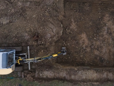 Chciał wykopać sobie basen. Pod ziemią znalazł prawie milion euro