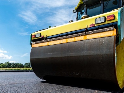 Niezwykły dodatek do asfaltu. Już zbudowali pierwszą drogę