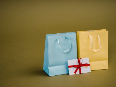 Profesorkę oburzyło to, że dostała od studentów kartę  podarunkową ze środkami do wydania na Allegro