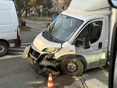 Zderzenie dostawczego fiata z osobowym seatem na Al. Racławickich w Lublinie