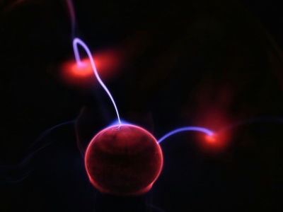 Światło, które porusza atomy. Nowe odkrycie może zmienić przyszłość elektroniki