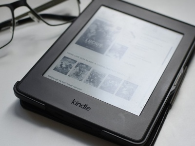 Amazon testuje Kindle Translate – AI, które tłumaczy całe książki