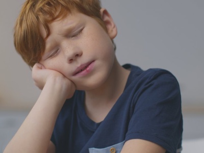 To zdanie z ust nauczyciela powinno zapalić ci wszystkie alarmy. Podcina skrzydła na lata