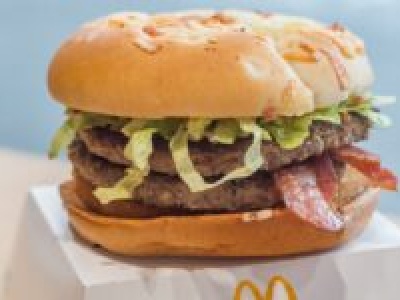 Kultowy Burger Drwala wraca! McDonald’s ujawnia datę, fani w Polsce czekają.