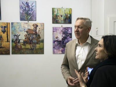 „Podróż ze szpachelką” – wernisaż wystawy naszego krajana Gienadija Pitsko w Rumi (FOTO)