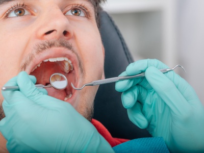 Polacy znaleźli sposób na dentystów. Nie płacą i oszczędzają tysiące złotych