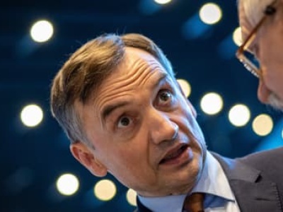 PiS broni Ziobry, strasząc pacjentów onkologicznych, że w Polsce nie ma dla nich szansy