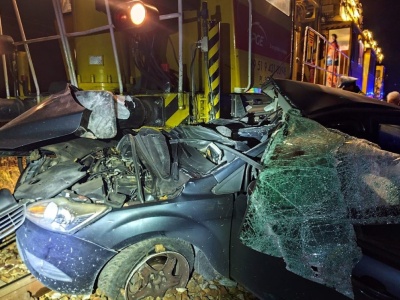 Wypadek na przejeździe kolejowym. Ranna kobieta w ciąży