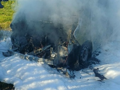 Akcja strażaków z OSP Niechanowo – pojazd stanął w płomieniach na trasie Grotkowo–Potrzymowo