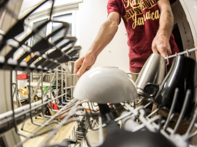 Domowe sposoby na czyszczenie zmywarki - ocet, soda czy cytryna?