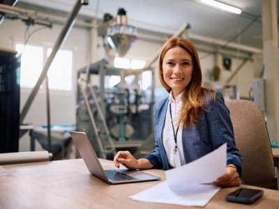 Szklany sufit nadal mocny. Kobiety wciąż zarabiają mniej i rzadko trafiają do kierownictwa